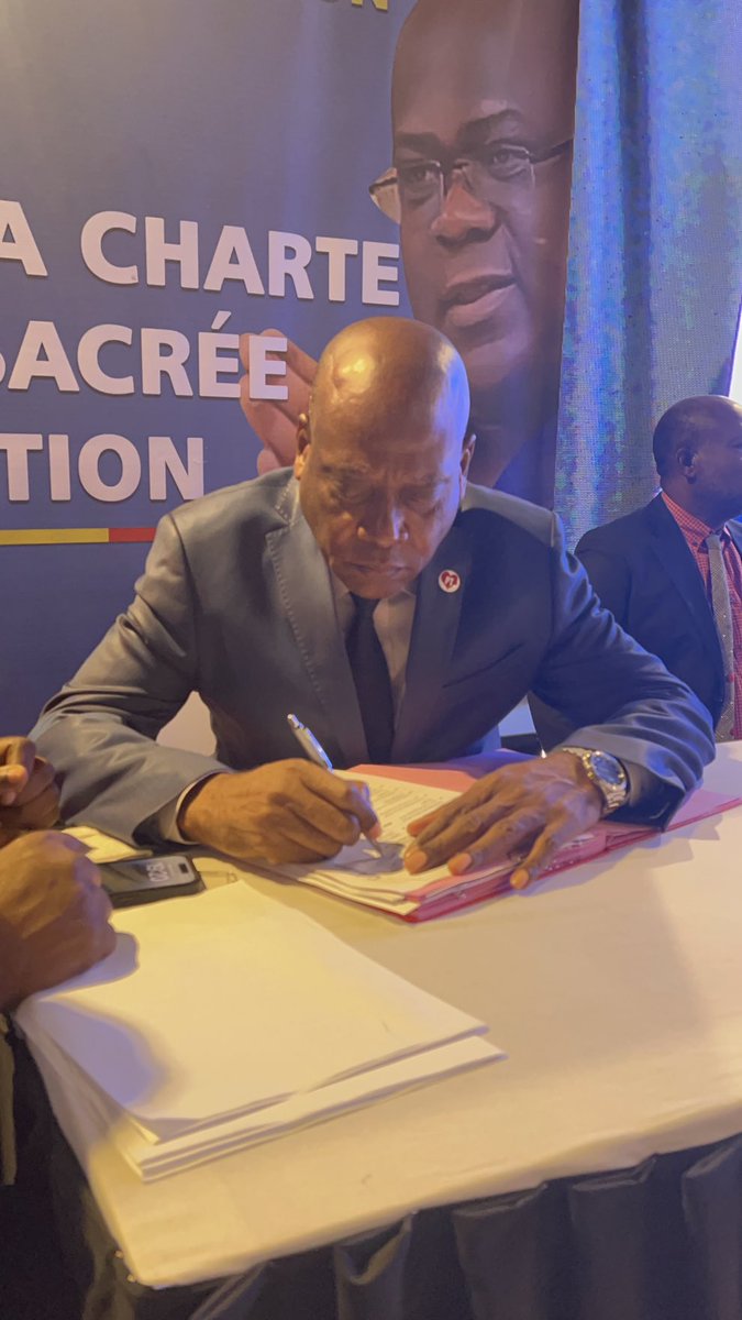 Cartesien243's tweet photo. Avec la signature de sa charte ce jour,l’USN cesse d’être une nébuleuse.
C’est dorénavant une machine électorale qui maintiendra PR05 au pouvoir en Déc avec une majorité parlementaire .
Et face à une opposition si faiblarde,ns risquerons de passer comme un couteau dans du beurre. https://t.co/DQWIIUAV7Z