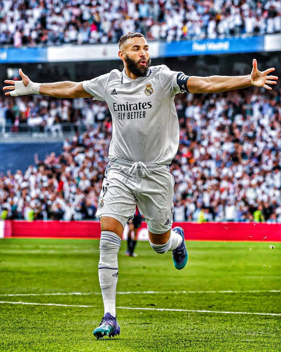 totalcristiano's tweet photo. RAMADAN KARIM IS HERE! https://t.co/fWLnpCOFjp