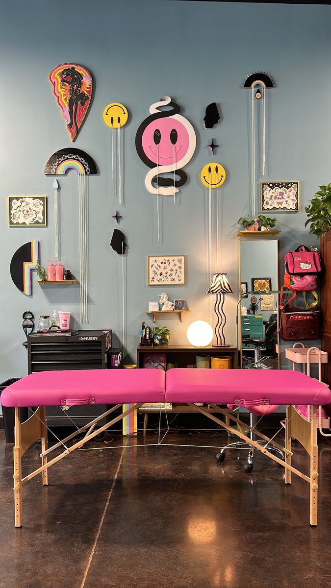 traversingvoids's tweet photo. Okay but will y’all come get tattooed by me in my little pink palace 🥺👉👈 https://t.co/vjD1SBPD5i