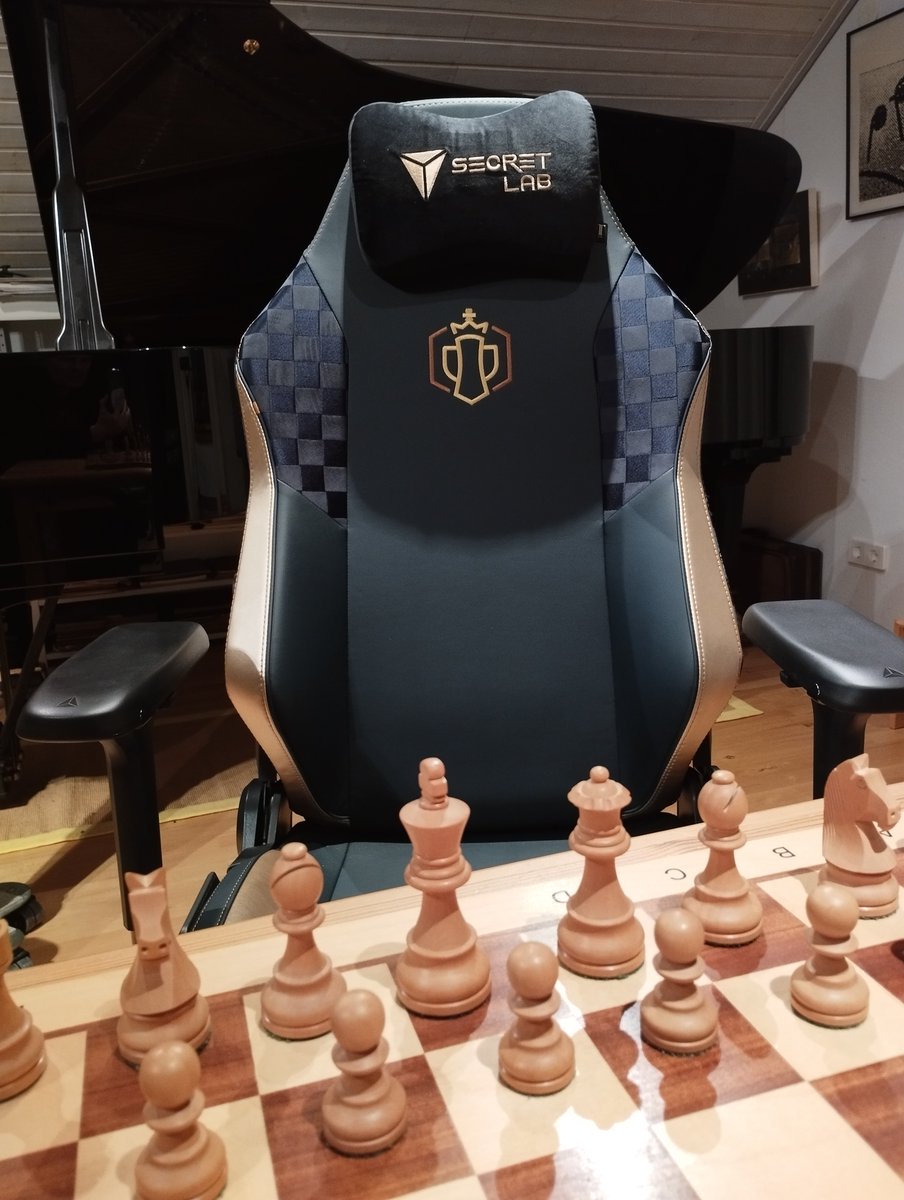 New season new chair! Thanks a lot to @secretlabchairs. Top 8 in Division 2 is already a clear improvement in comparison to the last event but I will certainly give my best to do even better next time. @ChampChessTour #ChessChamps #ChessableMasters #Werbung