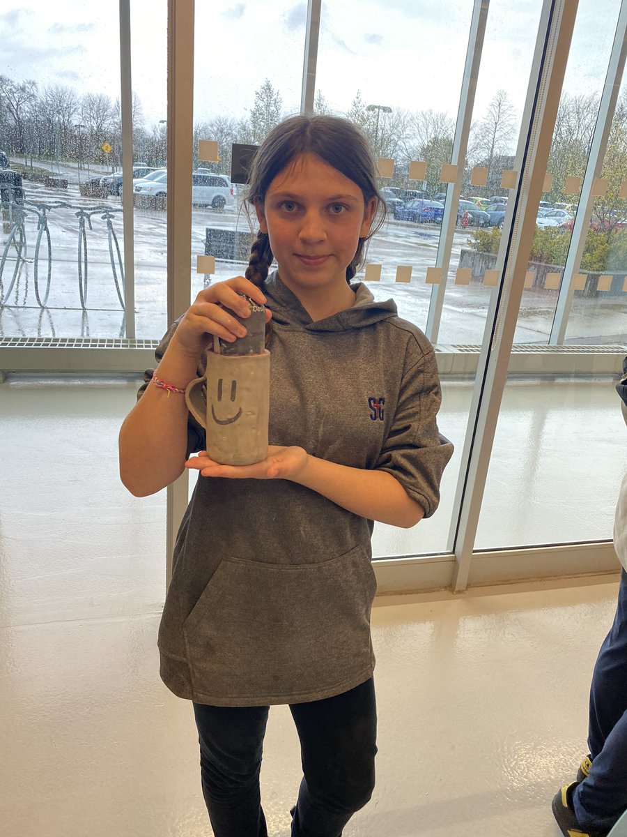 Miss_FergusonH's tweet photo. We had such a fun filled day at QE Cultural Centre making mugs and structures in two workshops. It was so nice to see students helping one another out during hurdles in their projects. Team work makes the dream work! @StGregoryHCDSB https://t.co/hXMWl69S1e