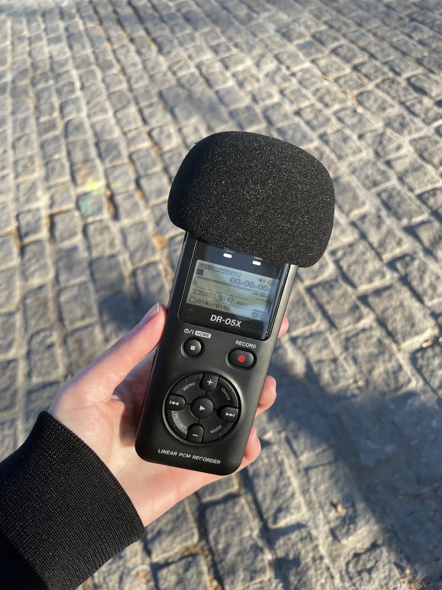 MoonDayWave's tweet photo. A little bit of field recording in Barcelona!🎙️🦜

#soundscape #fieldrecording #sounddesign #Barcelona #Audio https://t.co/VdzCv6u2hq
