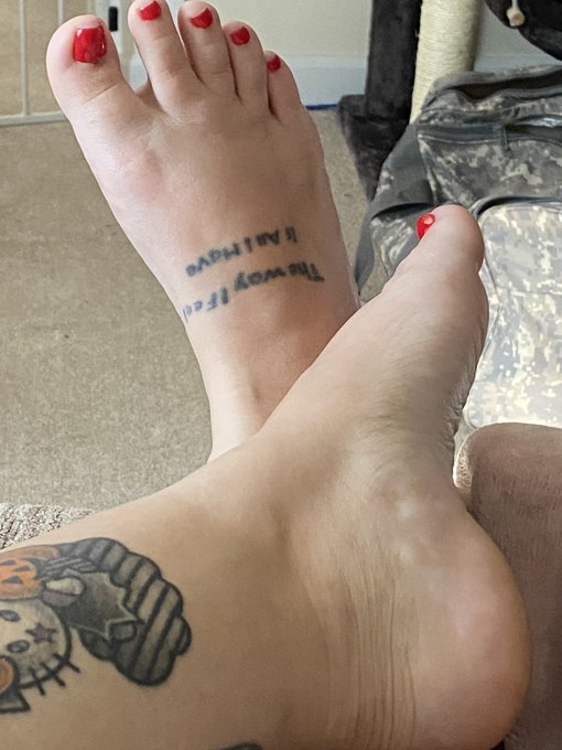 What would you do for a chance to worship these feet?  #findom https://t.co/jhnHxNzHAK<a href="/tag/findom"class="tags"><span>#findom</span></a>