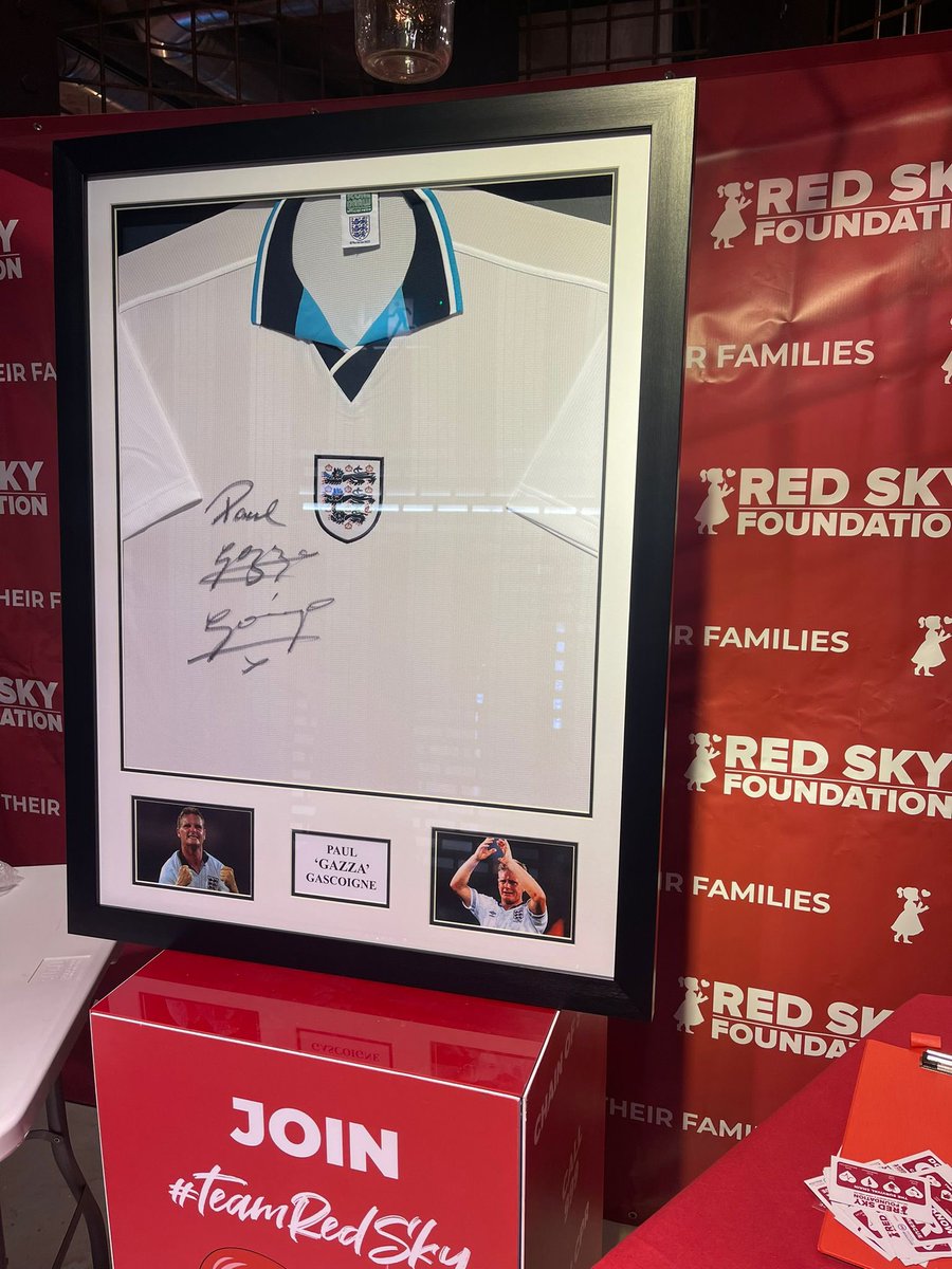 🙌more chances to win… we just knew super celeb @KyleCGShore from @mtvgeordieshore wouldn’t disappoint! To help us raise vital funds for @BeatrixHeart22 To win his signed #Gazza @England top enter simply text: KYLE to 70215. Good luck everyone!