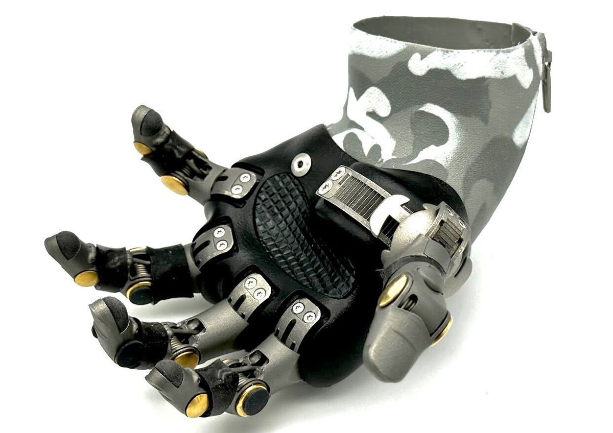 _pointdesigns_'s tweet photo. Fabricated by Point Designs, this prosthesis has four Point Digit mini prosthetic fingers, a Point Thumb, and a Point Pivot+. These are mounted to a black nylon frame with a snow camo silicone liner. 

#pointdesignsfabrication #pointdigitmini #pointthumb #pointpivotplus https://t.co/0kjpcrDqf9