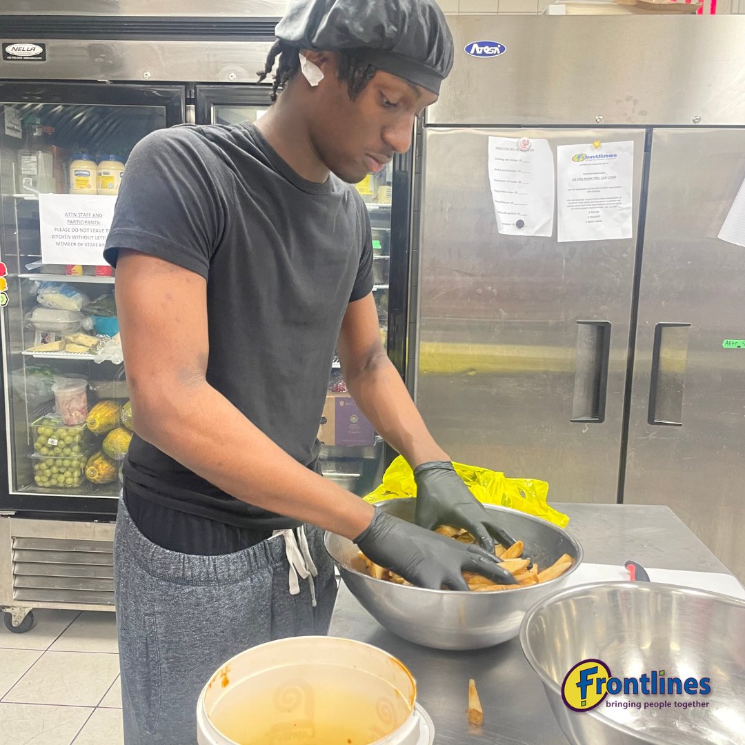 frontlinesto's tweet image. In our mental health cooking program our teens made Hamburgers and french fries and the topic of discussion was substance abuse. We talked about what may lead someone to get to this point and ways they can overcome the issue. 

#torontoyouth #torontocook #torontochef