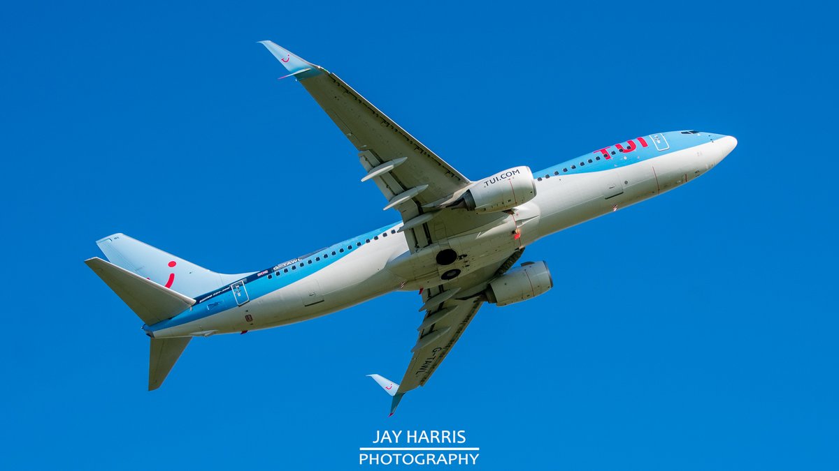 JayHarrisPhoto1's tweet image. Had a fun day 𝗣𝗟𝗔𝗡𝗘 𝗦𝗣𝗢𝗧𝗧𝗜𝗡𝗚 ✈️ at Bristol Airport yesterday - don't knock it until you've tried it 😀

facebook.com/jayharrisphoto…

#planespotting #planespotters #boeing #airbus #embraer #atr #ryanair #wizzair #tui #easyjet #jet2 #klm #aerlingus