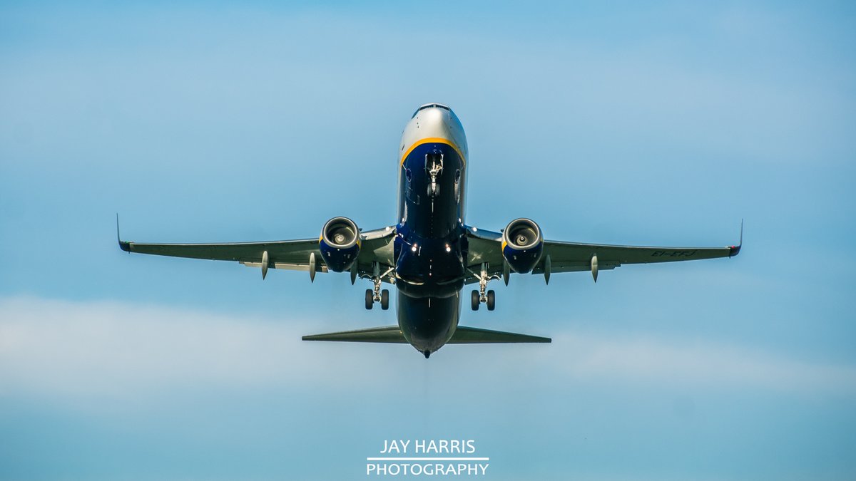 JayHarrisPhoto1's tweet image. Had a fun day 𝗣𝗟𝗔𝗡𝗘 𝗦𝗣𝗢𝗧𝗧𝗜𝗡𝗚 ✈️ at Bristol Airport yesterday - don't knock it until you've tried it 😀

facebook.com/jayharrisphoto…

#planespotting #planespotters #boeing #airbus #embraer #atr #ryanair #wizzair #tui #easyjet #jet2 #klm #aerlingus