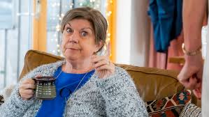 'Big Nicky & her Peter round the back had a big, blue tent, 15 polis cars & 50 officers digging up their garden the noo' #TwoDoorsDown