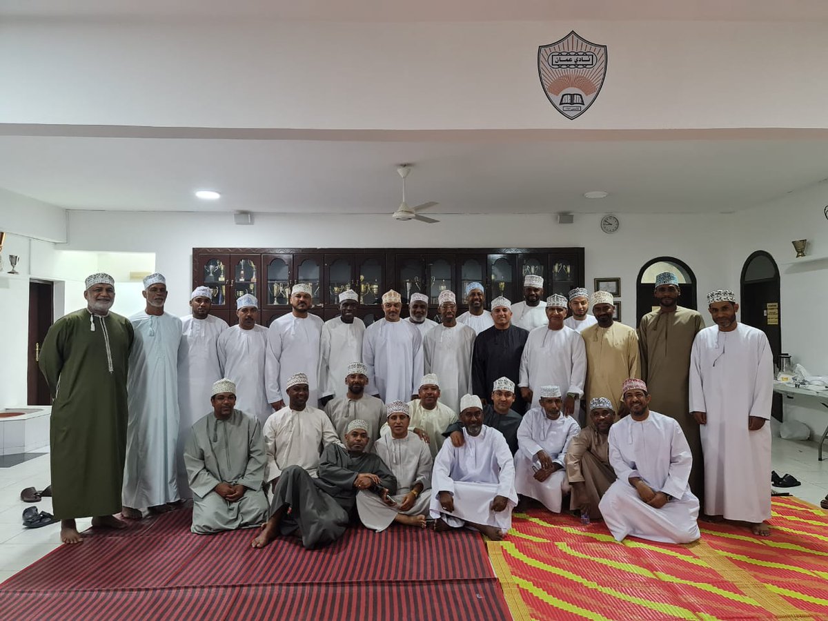AFaresalraisi's tweet photo. نقدم كل الشكر والتقدير والاحترام لمن حضر وشارك في هذا اللقاء الجميل من قدامى لاعبي نادي عمان في التجمع السنوي للأفطار الجماعي لأبناء النادي للاعبي كرة القدم والشكر موصول للإخوان الكبتن سرور الذيب والكبتن يحيى محفوظ على هذا التنظيم الجميل ❤️❤️🌹🌹 https://t.co/tfY3293pWO