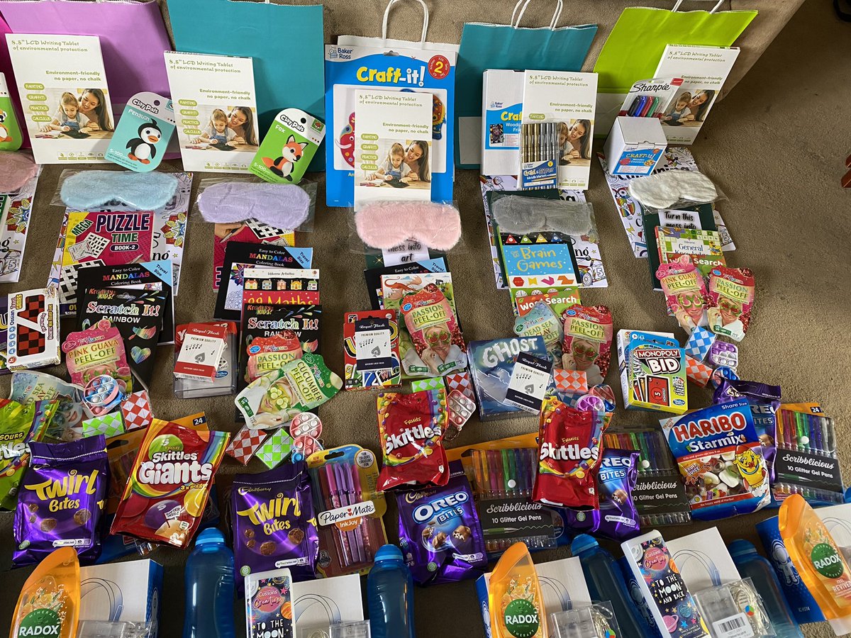 fund_sunshine's tweet photo. Today we returned to @e39oncology  to deliver gift bags to patients along with @CostaCoffee  vouchers for the children’s families and the ward staff  thank you for all you did for us. Sincere gratitude to all who supported our #fundraising. 🎗️ https://t.co/SLif0f9wkt