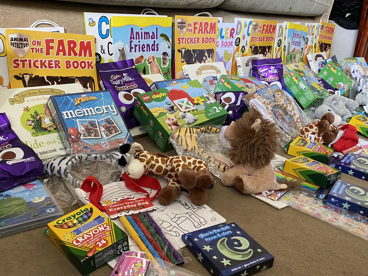 Today we returned to <a href="/e39oncology/">Ward E39, Nottingham Children’s Hospital🎗</a>  to deliver gift bags to patients along with <a href="/CostaCoffee/">Costa Coffee</a>  vouchers for the children’s families and the ward staff  thank you for all you did for us. Sincere gratitude to all who supported our #fundraising. 🎗️