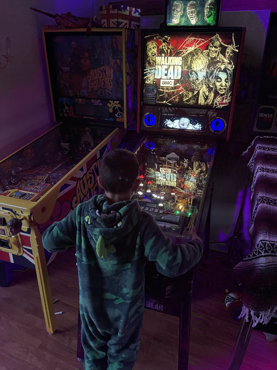 SilverBallerWiz's tweet image. Agreed!! A family affair!!

@sternpinball 
#PinballCollector 
@SilverBallerWiz 
#PinWiz 
#PinballWorld