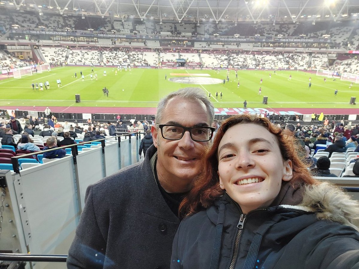 Escapada a Londres, <a href="/WestHam/">West Ham United</a> <a href="/NewcastleU/">Newcastle United F.C</a> partido de la <a href="/premierleague/">Premier League</a> celebrando los 18 de la peque.