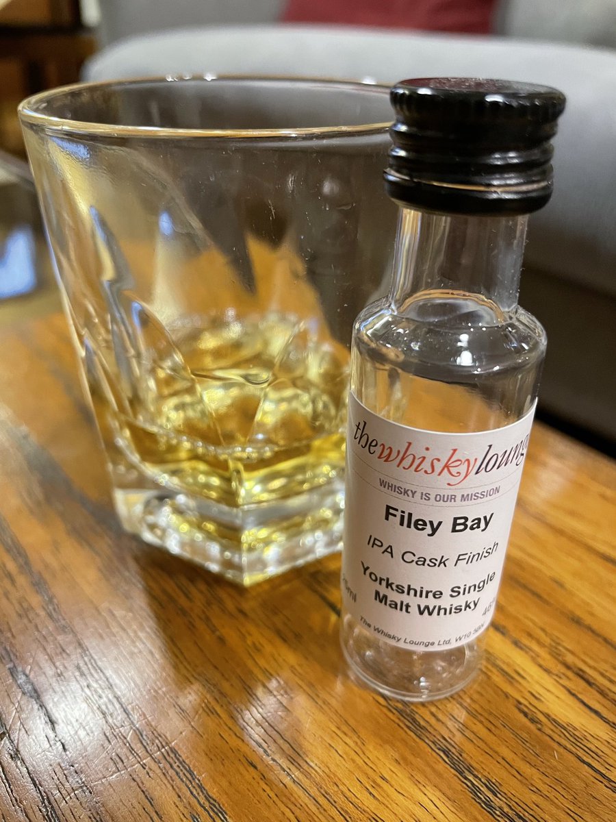 1_womans_whisky's tweet image. Going through the sample box for #WhiskyWednesday. Cheers.

#whisky #drams #Wednesdayvibe #tumblerclub
