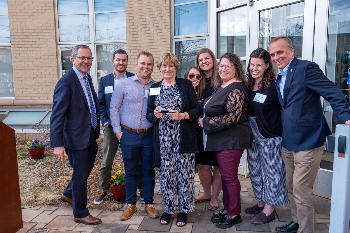 KS_Charities's tweet photo. We are proud to share that KSE Charities has been awarded the 2022 Outstanding Corporate Partner by the Volunteers of America Colorado!

This award recognizes KSE Charities' support of VOAC programs serving veterans, families, and seniors in the Denver metro area. https://t.co/C5JUpnc8GV