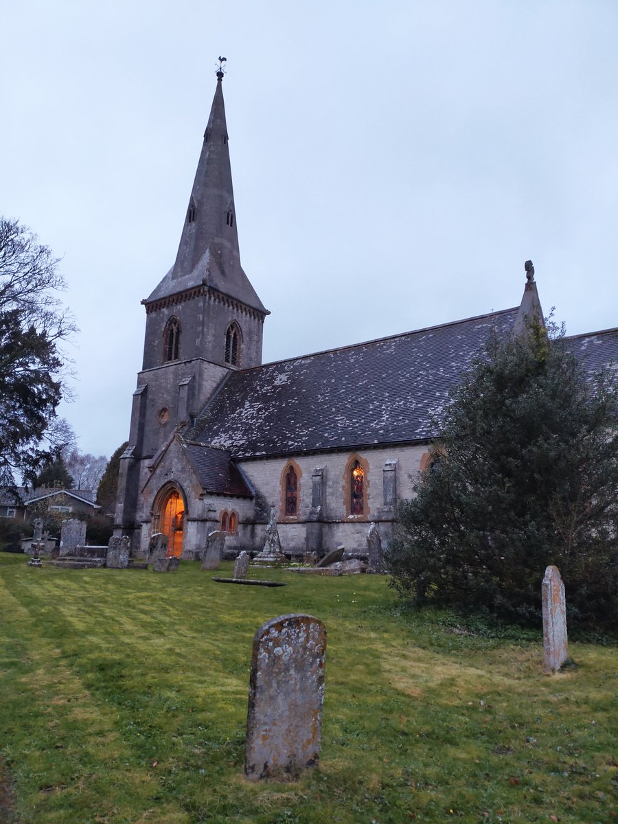Revd_Leila's tweet photo. Lovely drizzly dog walk to Bradford Peverell for compline tonight! 4% of the village showed up. This church is a true beacon in the centre of her community.
@DioSalisbury #realrural #ruralchurch https://t.co/RNlIGcw0Sn
