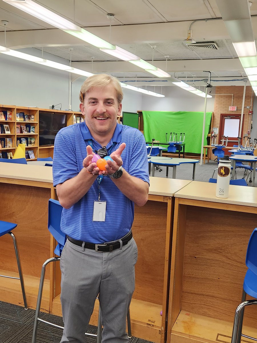 Knox teachers had some fun today doing an Easter egg hunt. 2 winners received the Grand prize for finding the golden eggs!@knoxmiddle