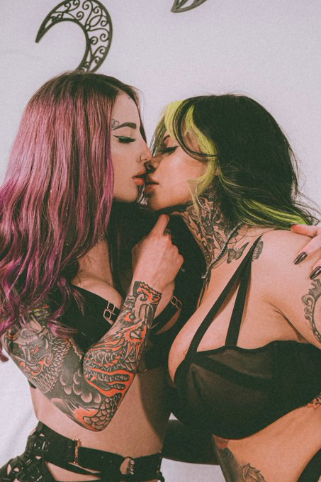 i love kissing @its_me_karenn 💜💚💜💚 are you ready for our threesome with @heygrimy to drop this weekend<a class="tags" href="/tag/its_me_karenn">@its_me_karenn</a>