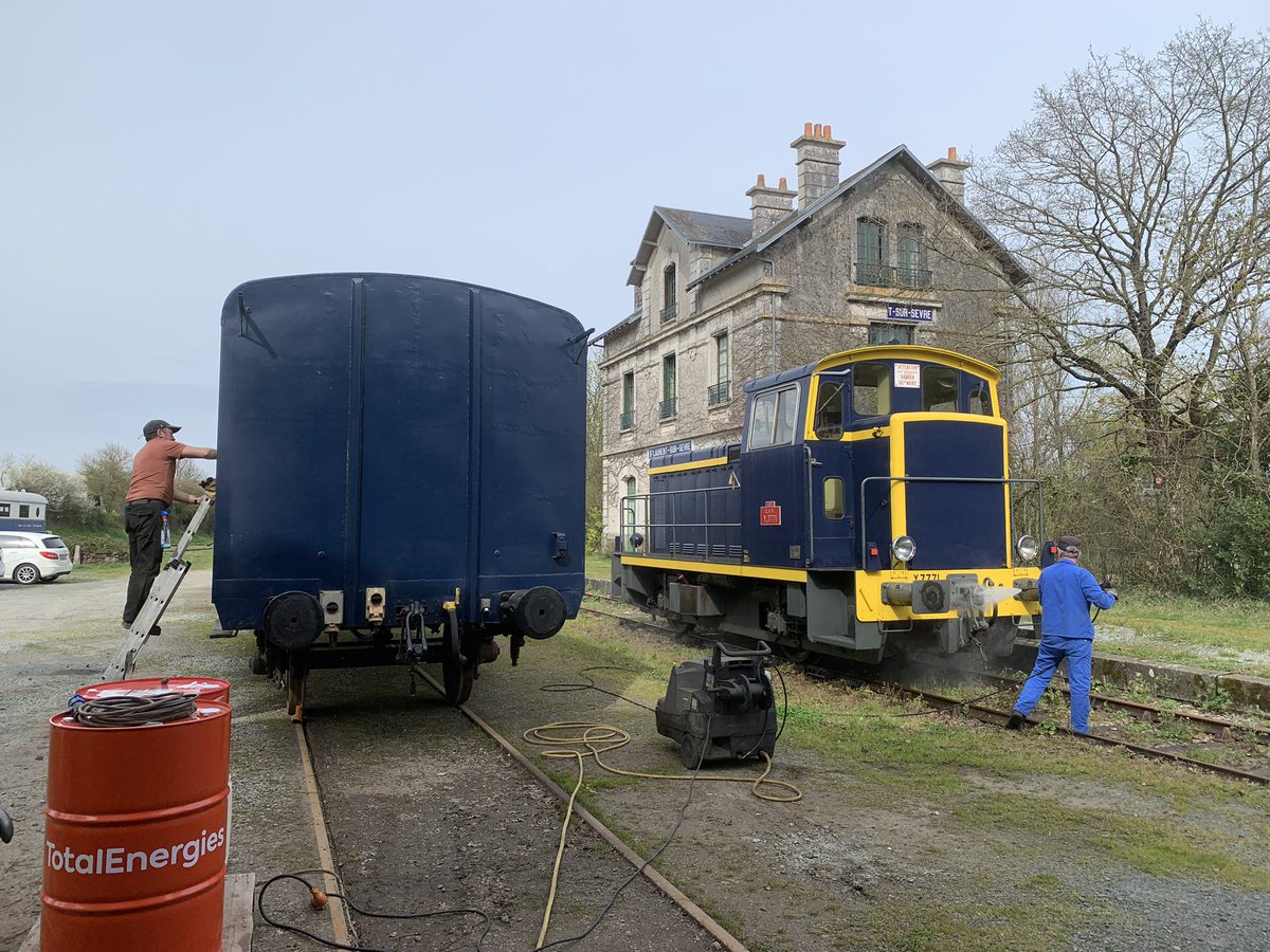 Demain, la saison 2023 commence ! Les bénévoles, salariés et partenaires de l’association ont œuvré tout l’hiver pour avoir des trains au top ! 👌
Bon voyage !
<a href="/VendeeVallee/">VENDEE BOCAGE - Pays du Bocage Vendéen</a> #MortagnesurSevre #train #patrimoine #Vendee