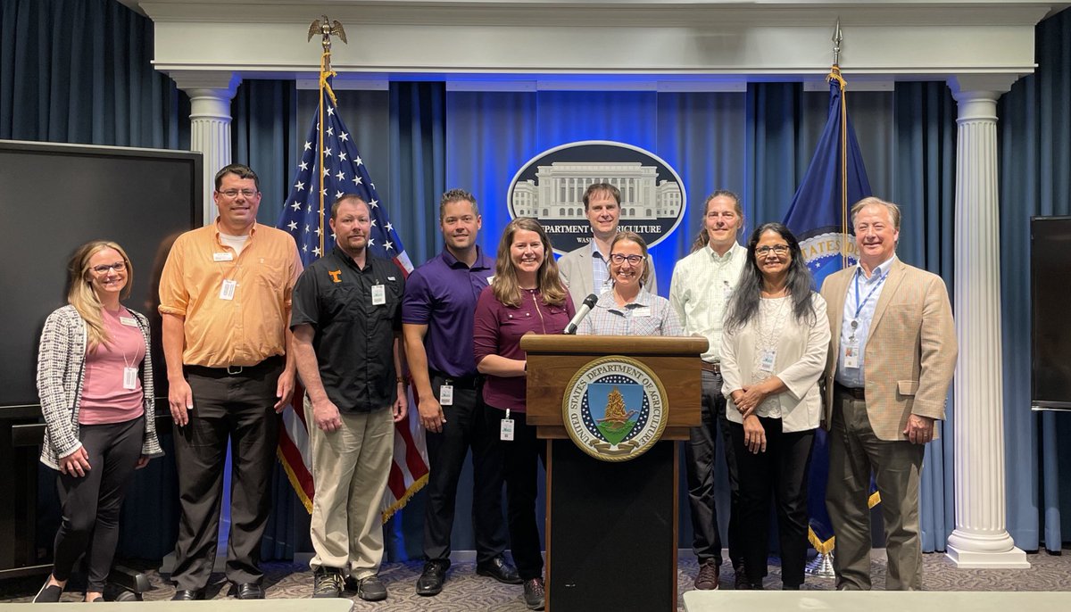 TreeHealthDoc's tweet photo. Thank you @utsmithcenter for taking @UTIAg faculty &amp; Smith #Global Leadership #Fellows to #WashingtonDC for funding agencies tour fest. It was great meeting with @USDA, @NSF, &amp; @USAID program officers and learning about new and exciting programs! https://t.co/OZkvO0slwP