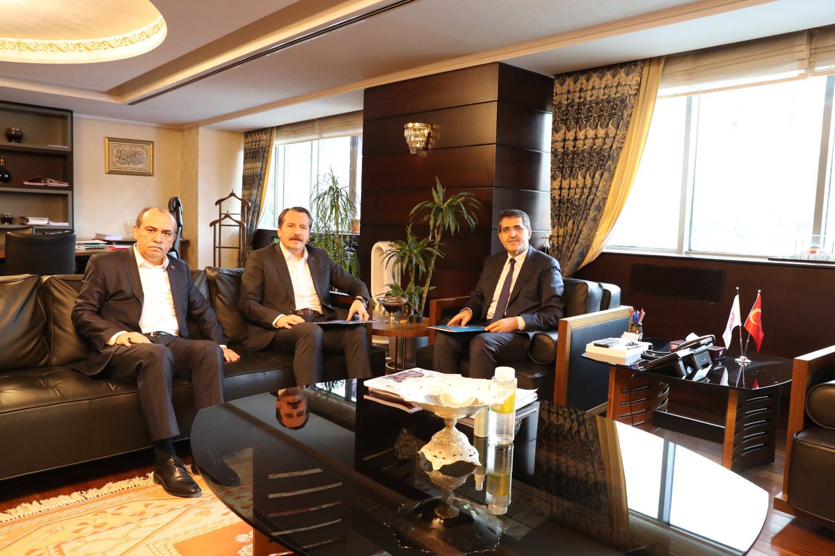 _aliyalcin_'s tweet photo. Cumhurbaşkanlığı Strateji ve Bütçe Başkanı Sn.İbrahim Şenel'i ziyaret ettik.

Dışişleri Bakanı Mevlüt Çavuşoğlu ile yaptığımız görüşmelerde gündeme getirdiğimiz ve hak verilen, Dışişleri Bakanlığında 2018'den bugüne maaş zammı alamayan ve yurtdışında bulunduğu ülkenin enflasyonu karşısında geliri eriyen Yurtdışı Sözleşmeli Personelin maaşlarının iyileştirilmesi talebimizi görüştük.

Büro Memur-Sen Genel Başkanı Yusuf Yazgan ile yaptığımız görüşmelerde sorun muhataplarına aktarılmış ve anlaşılmıştır. Çözene kadar gayretimiz sürecek. 

@cbsbb | @TC_Disisleri | @tcbestepe