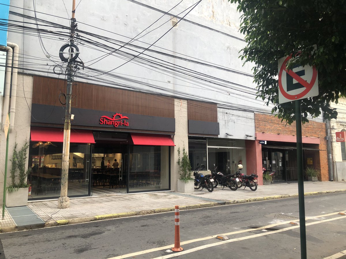 IL CINTRI ISTI MUIRTI,

PUES NO por lo visto porque ABRIÓ SHANGRI-LA sobre Palma genteeeeee ✨✨✨✨✨✨

Otro de los nombres de la gastronomía que se suma y abre en el centro. 
Que es lo que NO VEN?