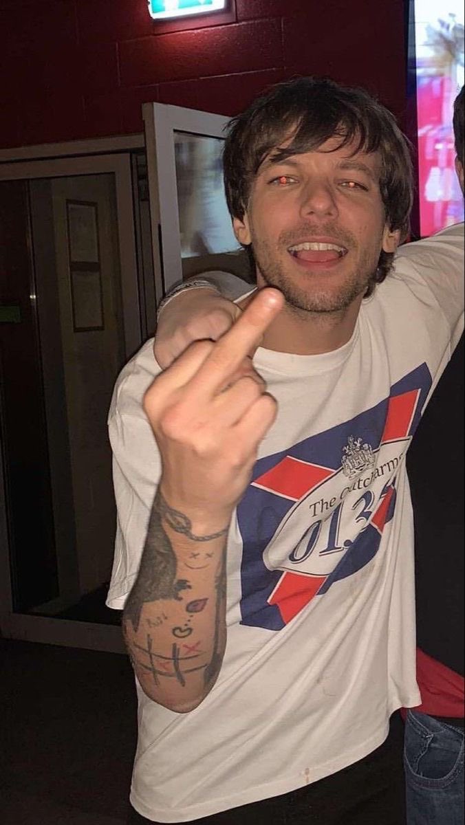 jb5mvp's tweet image. the fan.                             the idols.