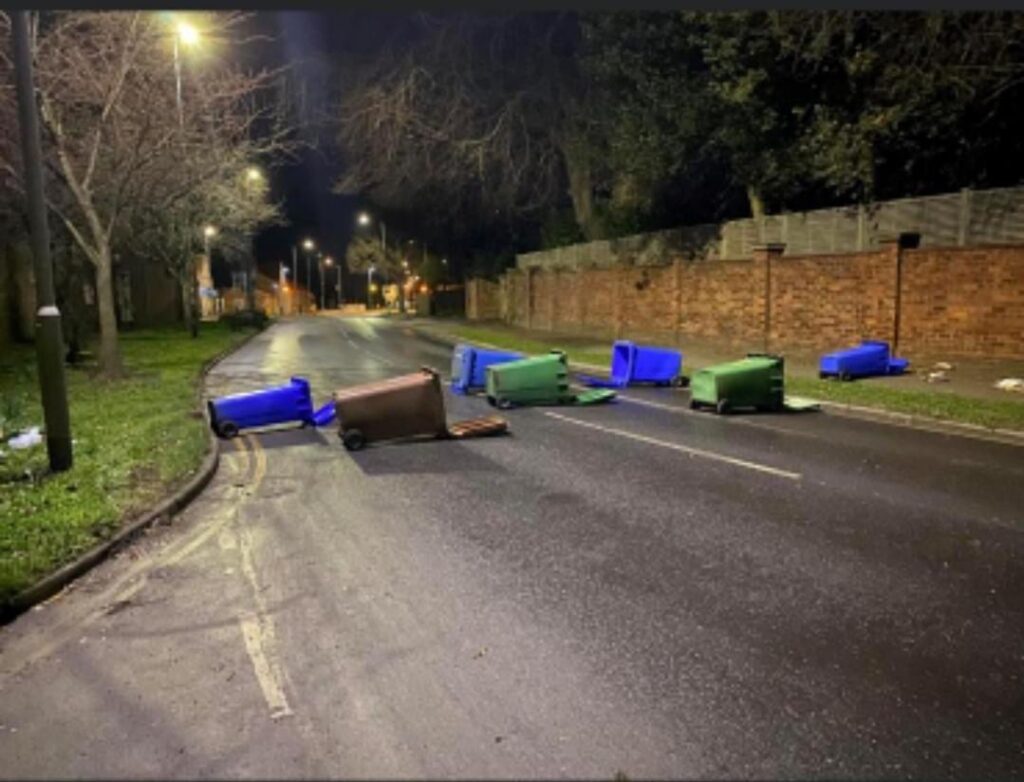Police warn against wilful obstruction as wheelie bins block Marton Road - bridlingtonecho.co.uk/police-warn-ag…