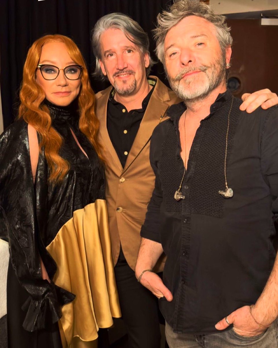 ashsoan's tweet photo. The three of us #alberthall #toriamostour https://t.co/NhBYzU1KJa