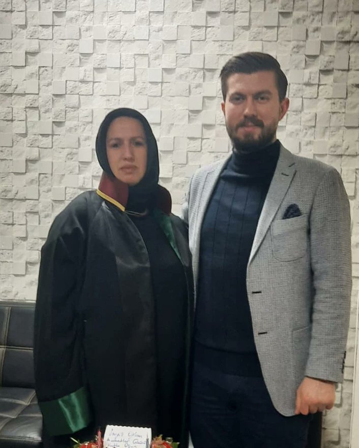 AvMuratcanSever's tweet photo. Avukatlar günümüzü kutlayan annem ve dostlarımıza sürprizleri için teşekkür ederim. 
Savunmanın yegane temsilcisi ve Hukukun uygulayıcıları avukatlarımızın 5 Nisan Avukatlar Gününü kutluyorum. ⚖️ https://t.co/KwNwLm40B9