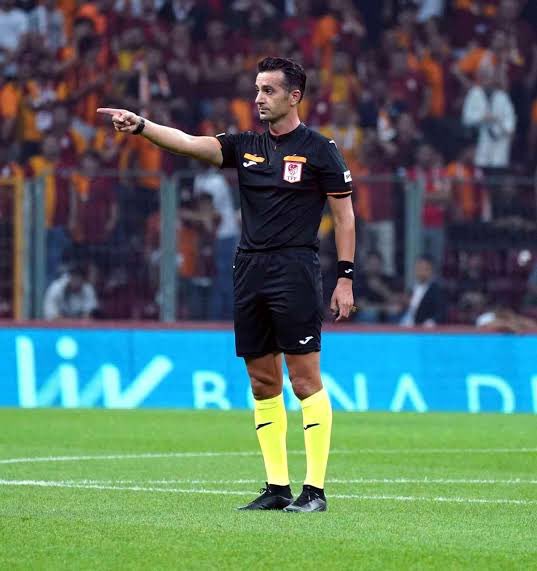 gsarayruhu1905_'s tweet photo. 📰 Galatasaray - Başakşehir maçı dünya basınında:

• The Sun: "Yakın tarihin en kirli futbol maçı."

• Bild: "3 gole göz göre göre etki.”

• L'Équipe: "Koca Galatasaray bir kişiyle başa çıkamıyor."

• Marca: "Türk futbolunun mezar taşı olan maç." https://t.co/dzhl9d3Ykx