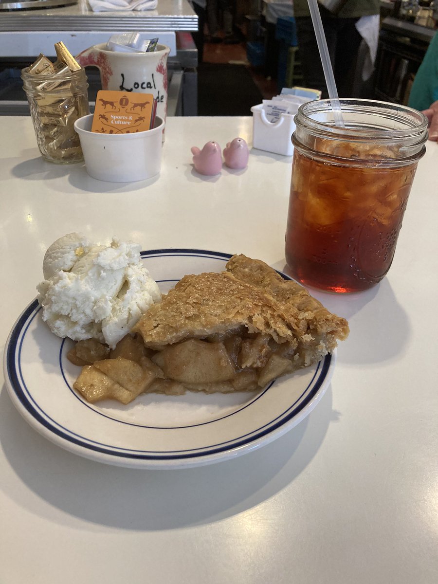 KCURMichael's tweet image. I went to #LFK to enjoy lunch and indulge my love of all things pie. Everlasting thank-yous to the beautiful people at @RudysPizzeria and @ladybirddiner for making today’s sunny afternoon all the more sunshiney. #LawrenceLove 🍕 🥧 ❤️