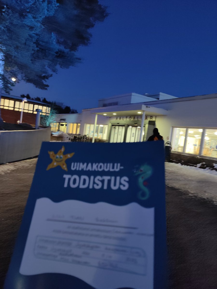 LiliTian06's tweet image. I can swim!😊 With the encouragement from the teacher and classmates, I also managed to do a small jump, after walking away twice because of fear. Jumping needs more courage, which I am learning to have.