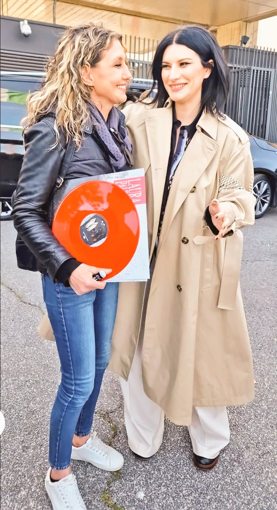 vale_nardelli's tweet photo. Gli occhi signori miei.
Guardate gli occhi. 
Prima dei sorrisi.
Prima delle parole.
Guardate gli occhi.
non mentono mai.
@LauraPausini ❤️ grazie! https://t.co/6KGx2wBukp