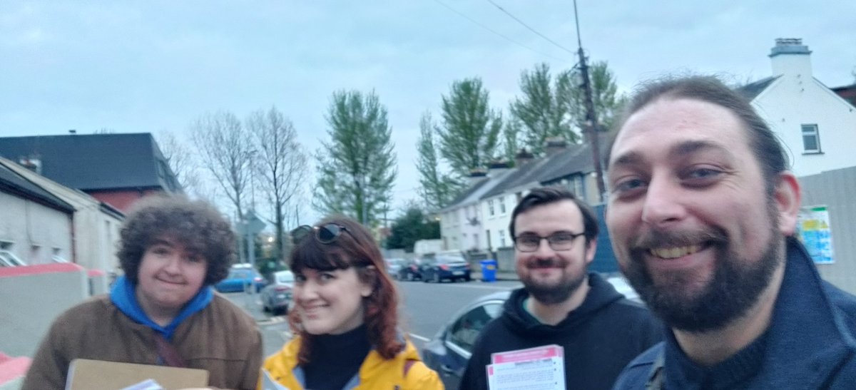 We were out this evening talking to people about the end of the eviction ban and rising living costs

This government only serves landlords and corporations letting them rake in obscene profits

Join People's Before Profit to organise for a left government
pbp.ie/join