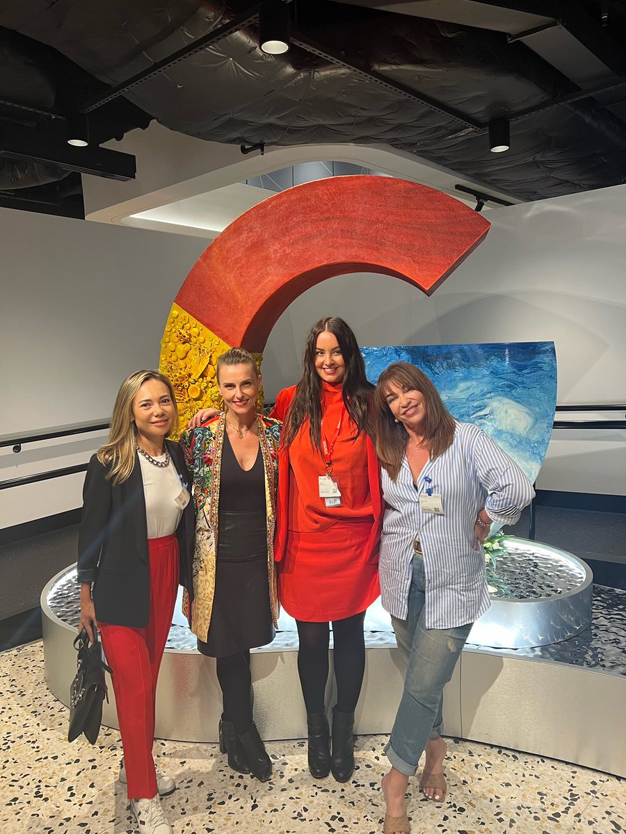Katerina_Mtaus's tweet photo. Last night I got to hang out at @googlecloud for an amazing event by  @Jessmaewilson and Hailey from @WomenMakingWave ♥️

Interview by Hailey @ThePoonacha and amazing panel with @Michellejreeves @MAVIONworld and @amandaj0hnstone @johnhenderson @MikeCiesla https://t.co/NSbSn7PnTP