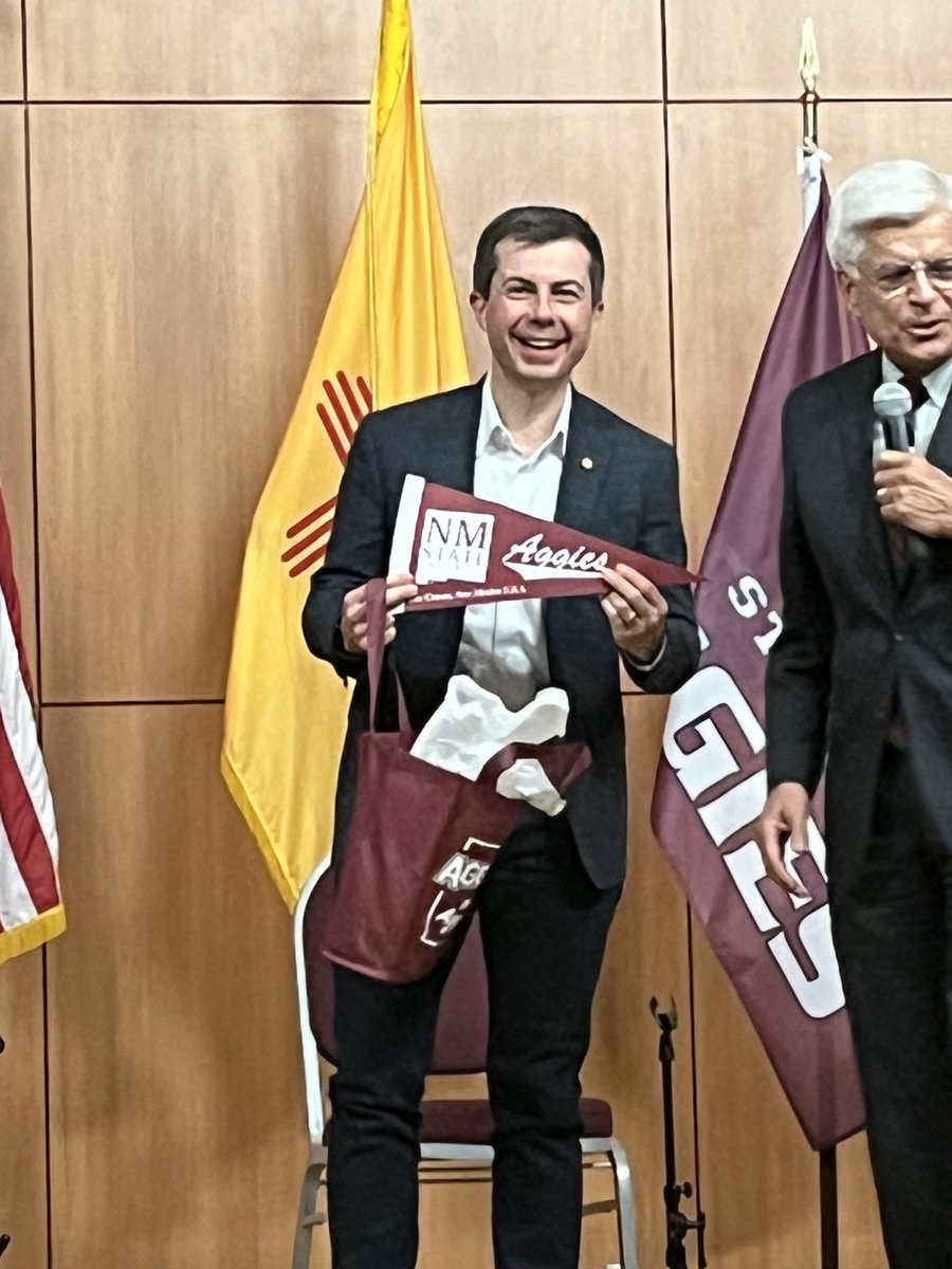NowVintage's tweet photo. ⁦@SecretaryPete⁩ and student panel held a great conversation at NM State university! https://t.co/aYVkKpUHFX