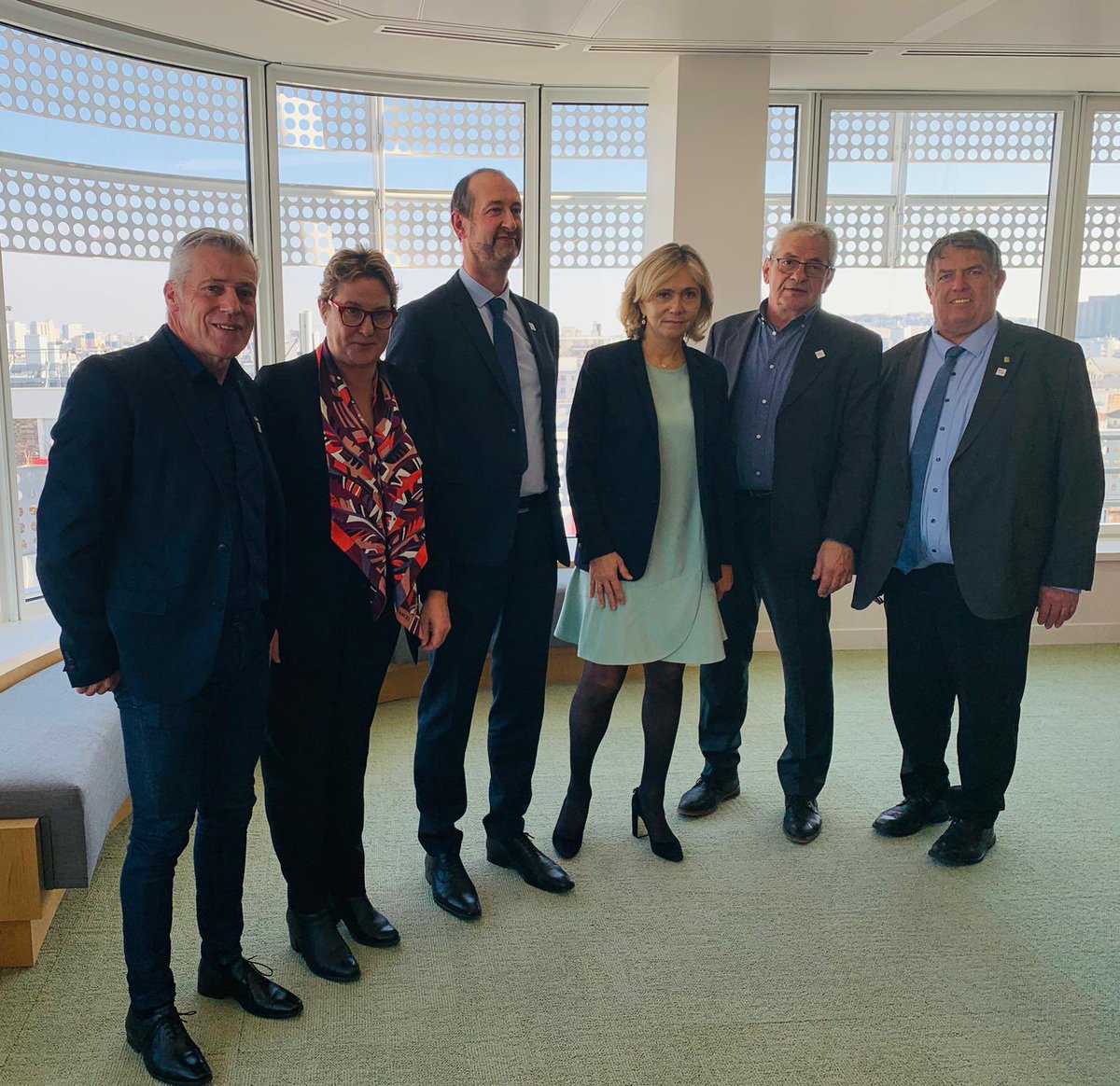U2P_IDF's tweet photo. 🤝Une rencontre importante et fructueuse avec Madame la Présidente de la @iledefrance @vpecresse , à l’écoute des préoccupations « terrain» des entreprises de #proximité.
#enjeux #TPE #artisanat #professionsliberales https://t.co/x28gGxbHPW