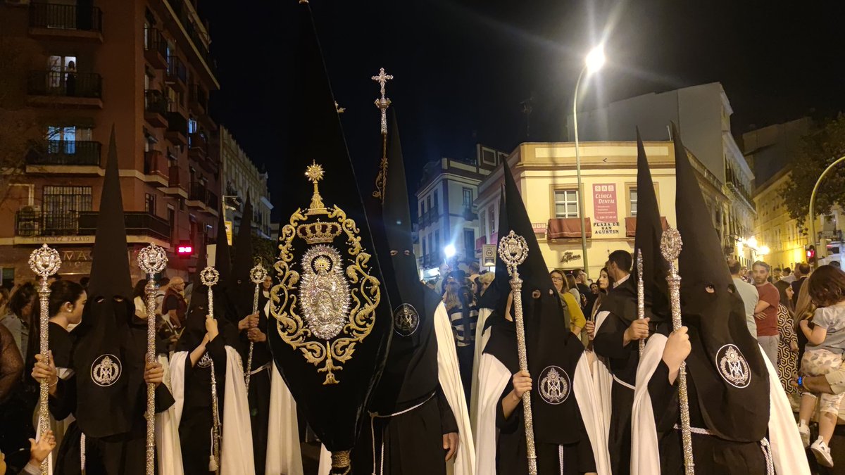 hermandadsed's tweet photo. 🧐 ¿Sabías qué el estandarte de la querida @HdadConsolacion de Carrión de los Céspedes figura como representación en nuestro cortejo?

#HdadNervión23
#SSantaSevilla23 https://t.co/mltb3wFseg