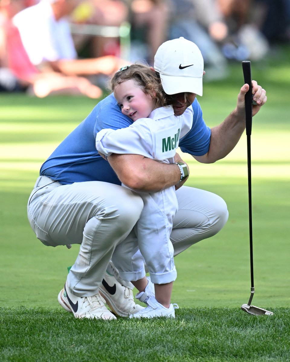 PGATour's tweet photo. A special moment for @McIlroyRory #theMasters https://t.co/vDTZHFvPP2