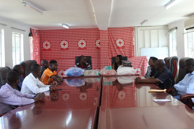 MalawiRedCross's tweet photo. Nalikule college of Education has trusted @MalawiRedCross to forward its donation to survivors of Cyclone Freddy. Chairperson of the donations mobilisation taskforce Angella Matiya presented the items to MRCS Director of Finance Chifundo Kalulu, who appreciated the gesture https://t.co/EpIW6ybcVg