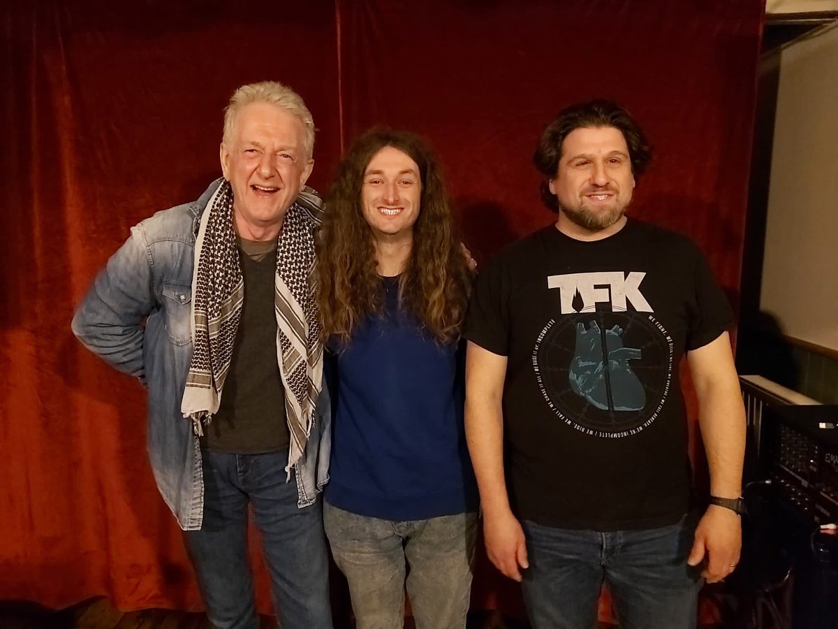 Here’s tonight’s heat winner Tim Biglowe with our evening’s MC <a href="/yazzfetto/">Yazz Fetto</a> &amp; tonight’s judge <a href="/paveldouglas/">Pavel Douglas 💙</a>