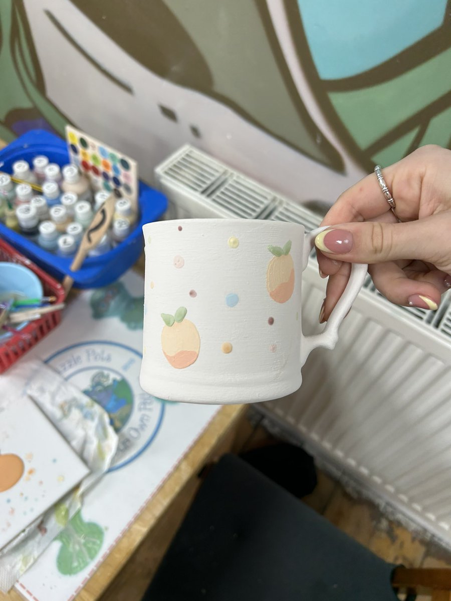 MissMiles19's tweet photo. A little bit of Easter holiday fun!!!🍑🍑 #potterypainting #ILTT https://t.co/cKBjjEQj6y