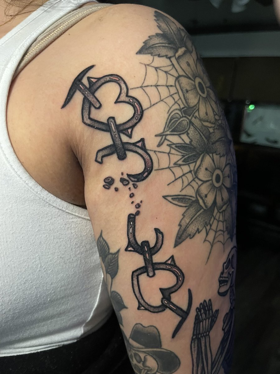 emillztattoo's tweet photo. haven’t posted tattoos on here in a while but here are some recents 🙂 https://t.co/jW4daonmwg
