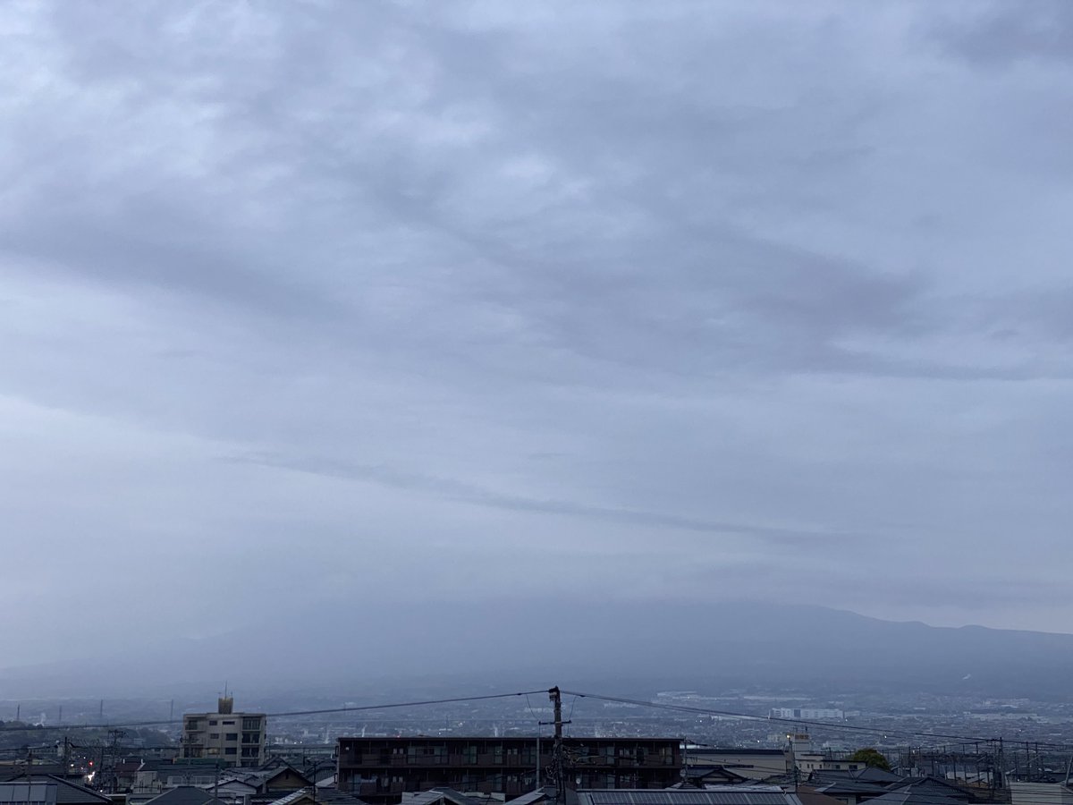 2023年4月6日（木）5:45🌸 皆さん🎶おはようございます😊 小雨です🌂 気温14℃/19℃（予想気温）🌷 陽射しはありませんが、かなり暖かい朝です🌷体調管理に注意しましょう💐🍵 「ケサフジ」🗻👸しっかりお休みです😴(^^)本日も良い一日をお過ごしくだ