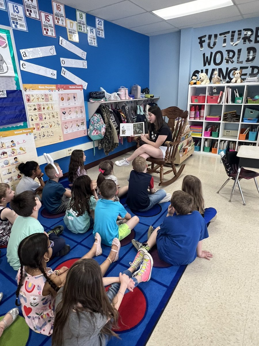 DonnaSteff's tweet photo. Thank you to these @Hopewell_Viking #APLit Seniors and guest readers for coming down to read to @MRElem Ss. We loved having you! #VikingPRIDE https://t.co/wMblZRyhHm