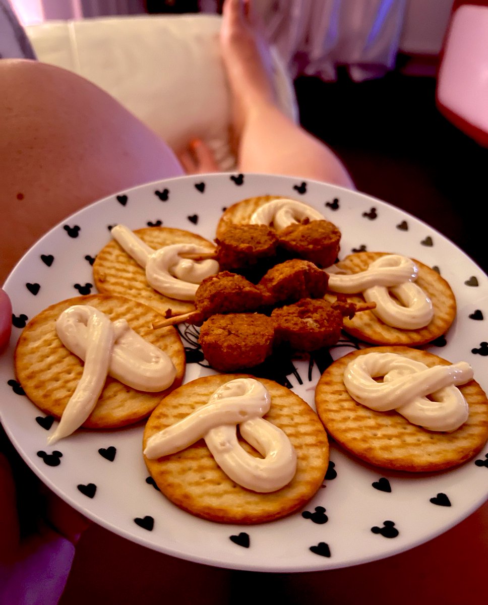 ShineBrightJill's tweet photo. Crackers, Cheese, Chicken & Corrie… #MidweekMunchies 😋 https://t.co/1za9gv3mep