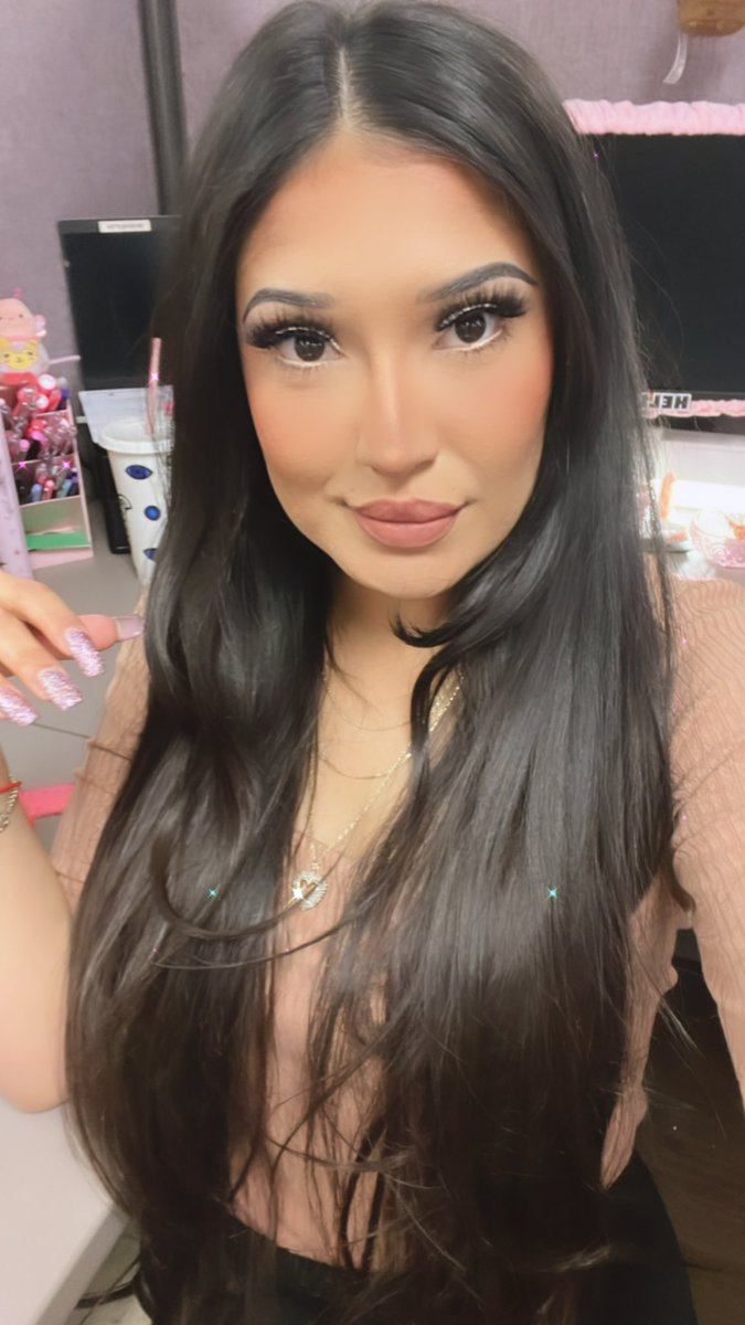vanica_symone's tweet photo. ๐๐meeeeeeeeeeee rn๐๐ #atlunch #attheoffice #officegirl #girlygirl #ilovepink #hellokittygirl https://t.co/EWacX9Afq1