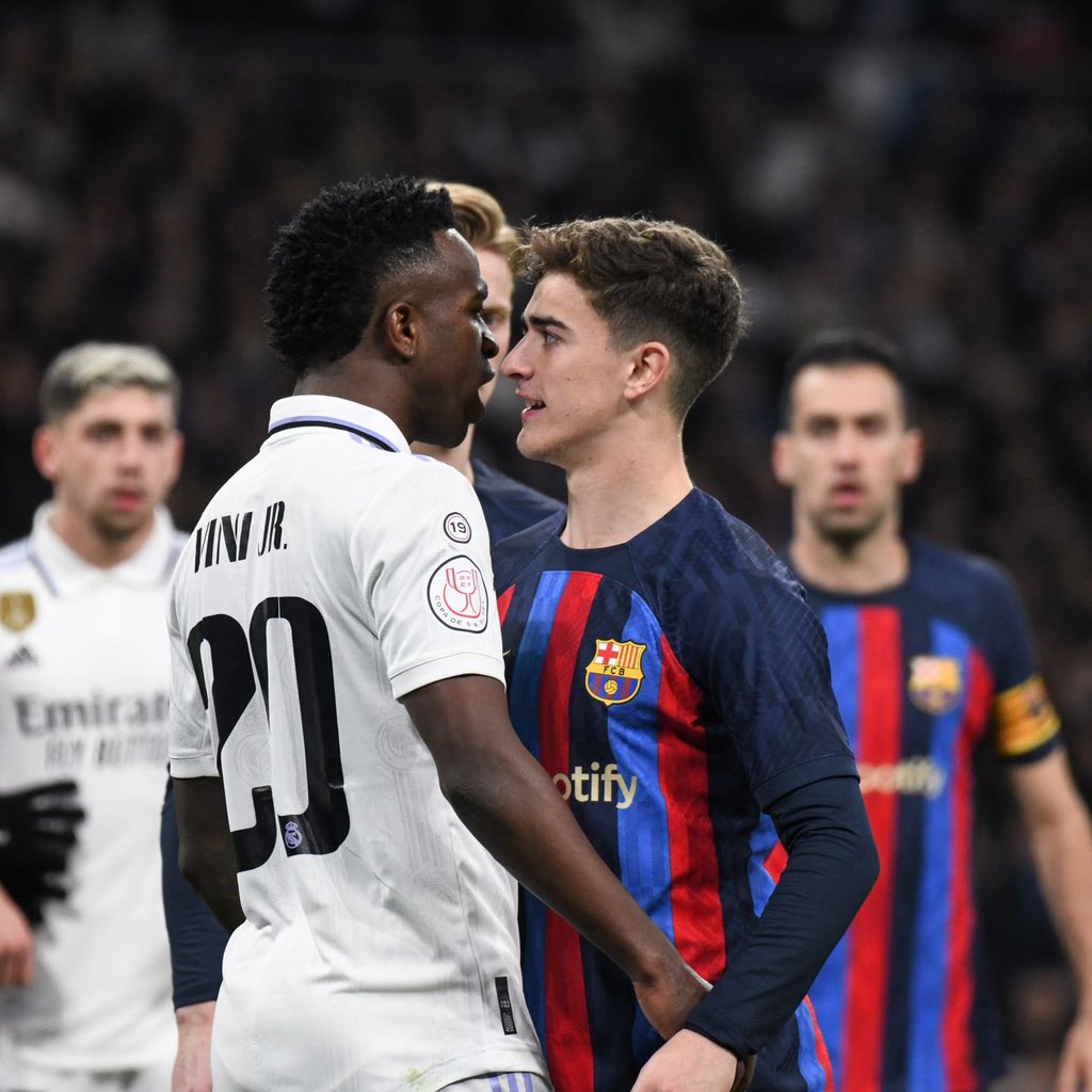 Vinicius Jr:

1 Champions
2 La Liga 
2 Mundial

Gavi:

Fãs no tiktok